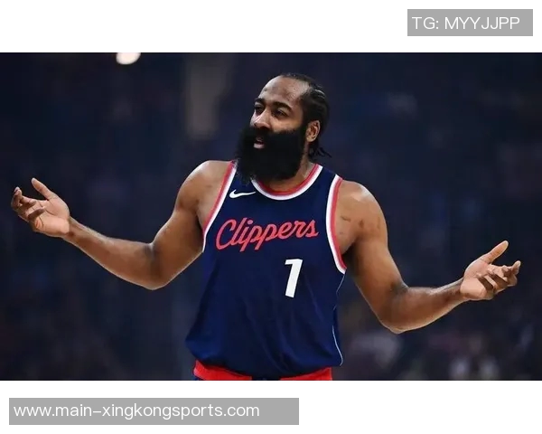 快船分享哈登与中国留学生约翰郝亲密合影表达感激之情