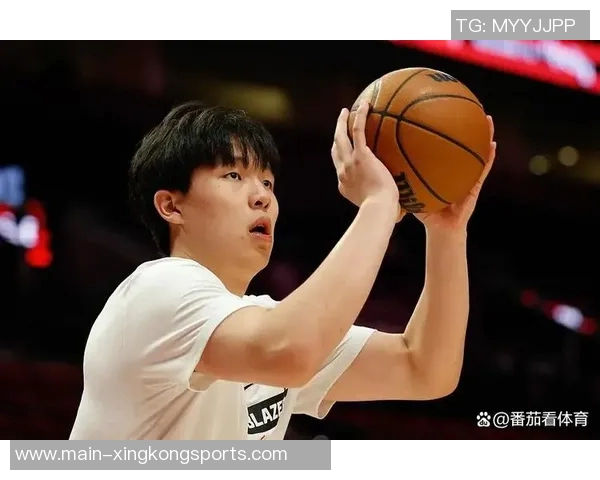 杨瀚森在比赛中表现出色5个篮板彰显进步队友却未能及时传球助力